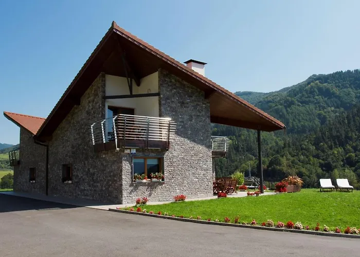 Uzturre - Baskeyrentals Apartment *